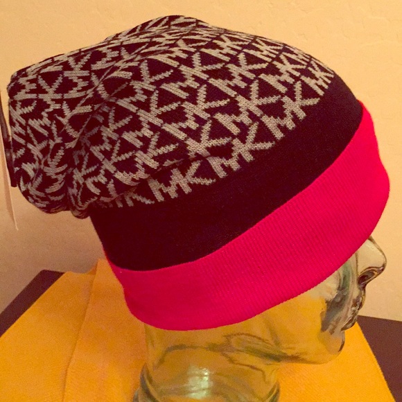 Michael Kors Logo Beanie - Picture 2 of 6